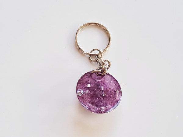 porte clé orgonite rond violet graine de vie